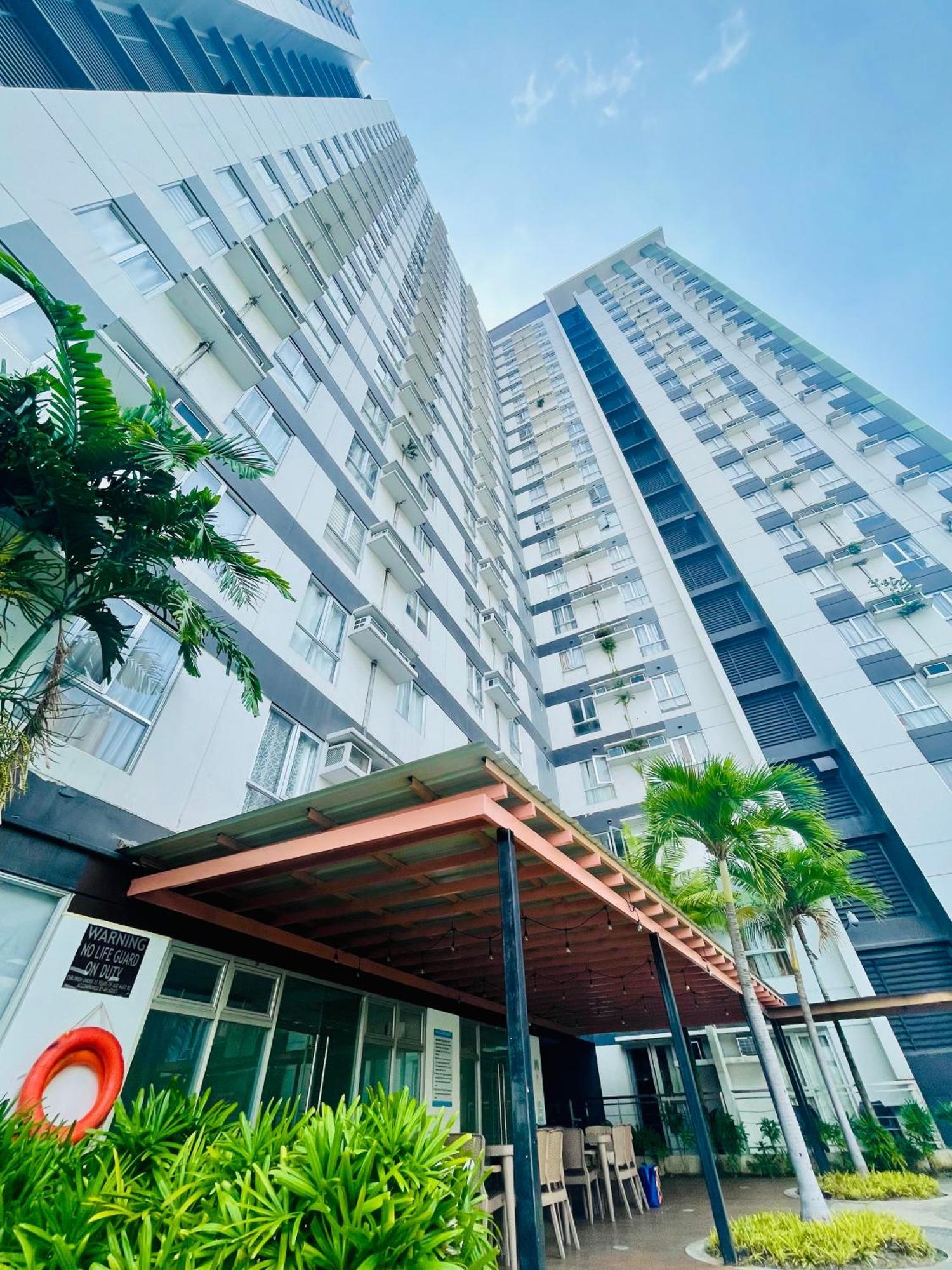 2-Bedroom Condo Unit With Balcony At Centrio Tower Beside Ayala Centrio Mall Downtown Cdo Cagayan de Oro Exteriör bild