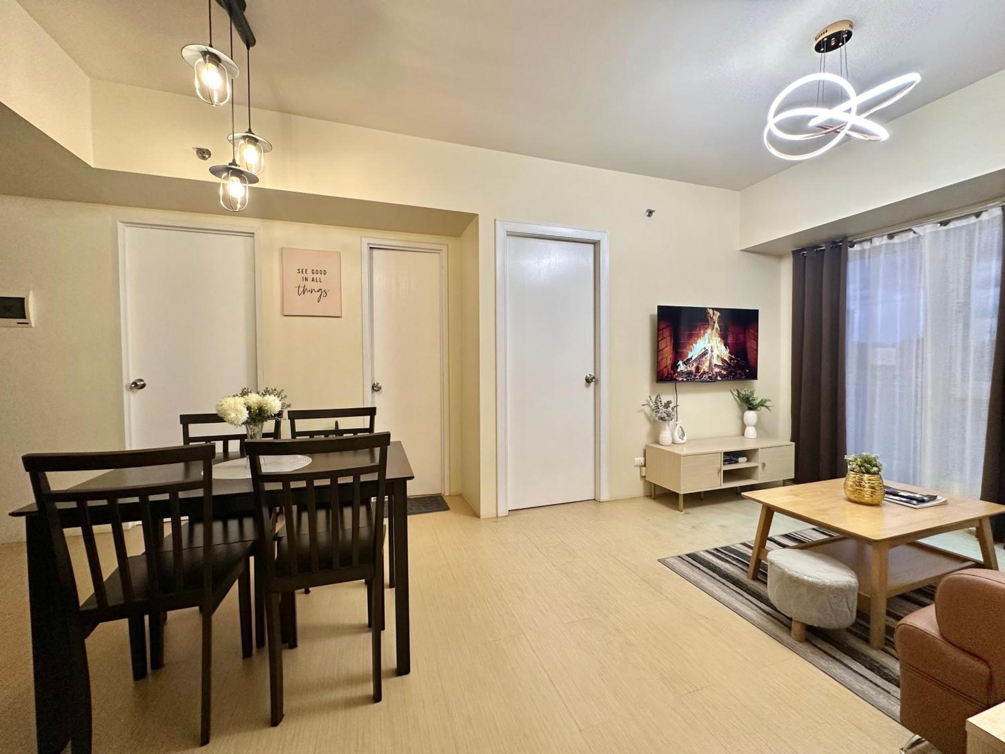 2-Bedroom Condo Unit With Balcony At Centrio Tower Beside Ayala Centrio Mall Downtown Cdo Cagayan de Oro Exteriör bild
