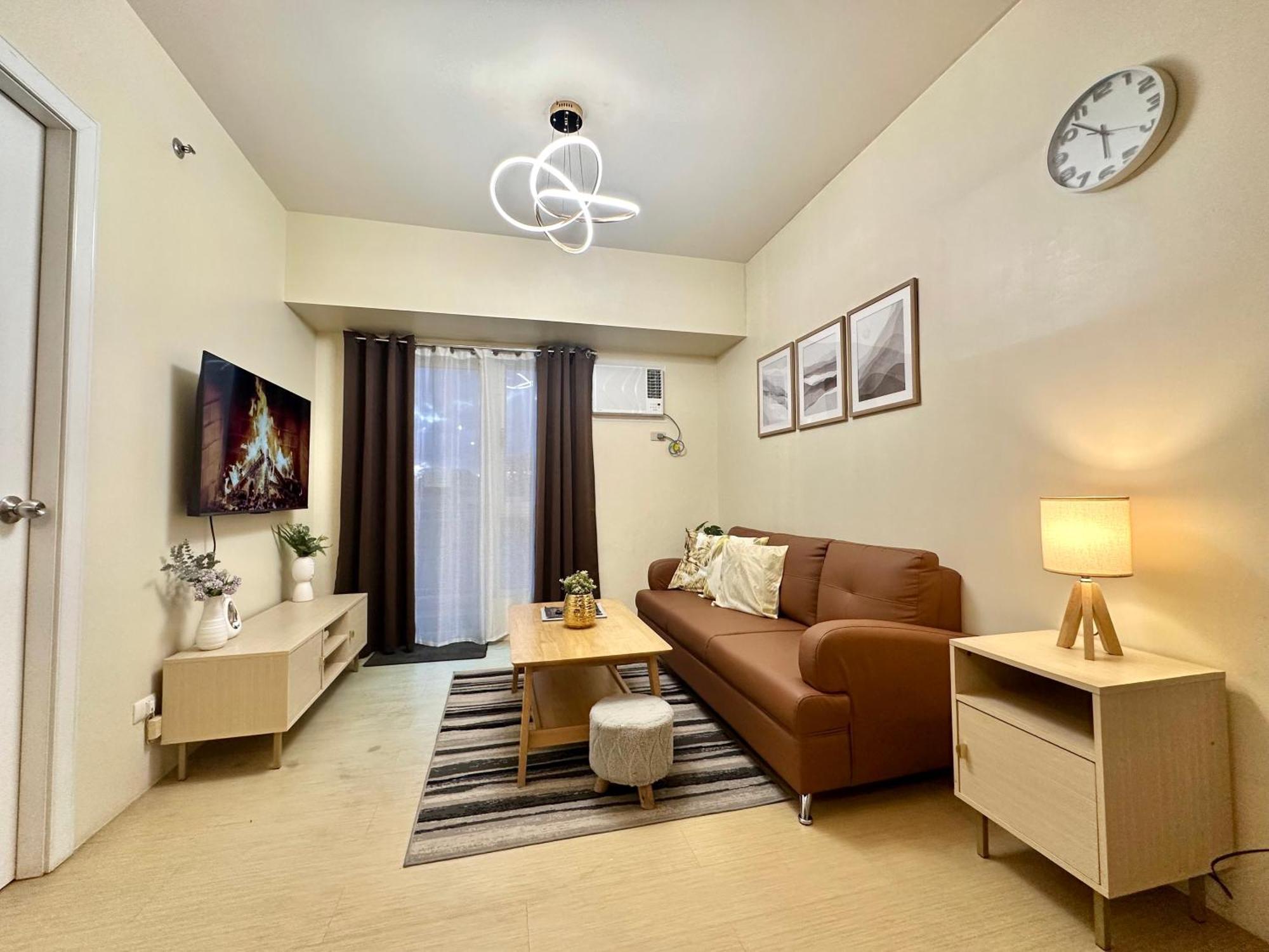 2-Bedroom Condo Unit With Balcony At Centrio Tower Beside Ayala Centrio Mall Downtown Cdo Cagayan de Oro Exteriör bild