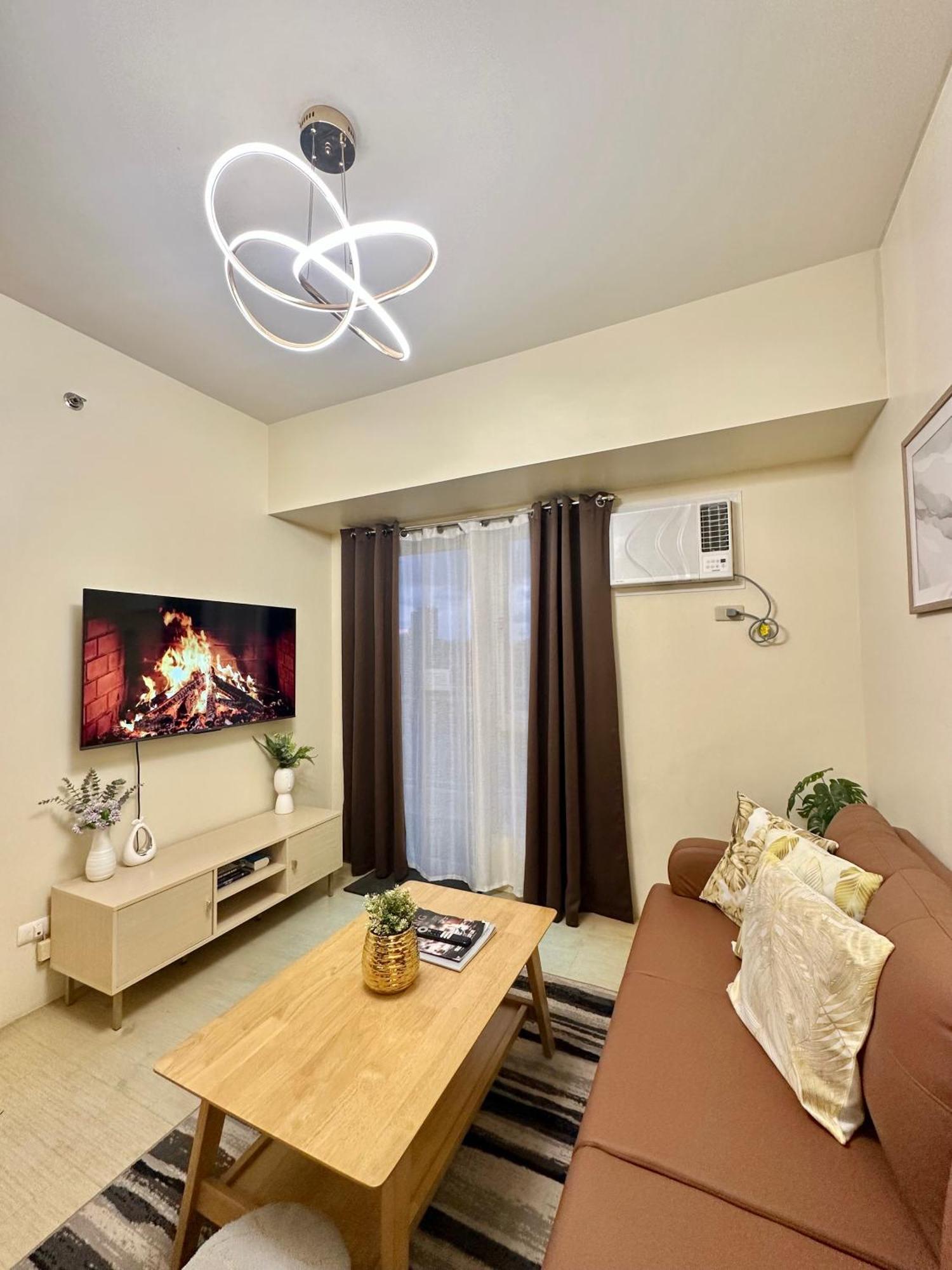 2-Bedroom Condo Unit With Balcony At Centrio Tower Beside Ayala Centrio Mall Downtown Cdo Cagayan de Oro Exteriör bild