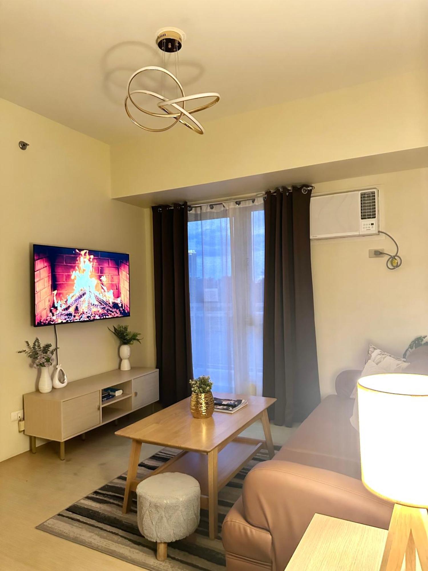 2-Bedroom Condo Unit With Balcony At Centrio Tower Beside Ayala Centrio Mall Downtown Cdo Cagayan de Oro Exteriör bild